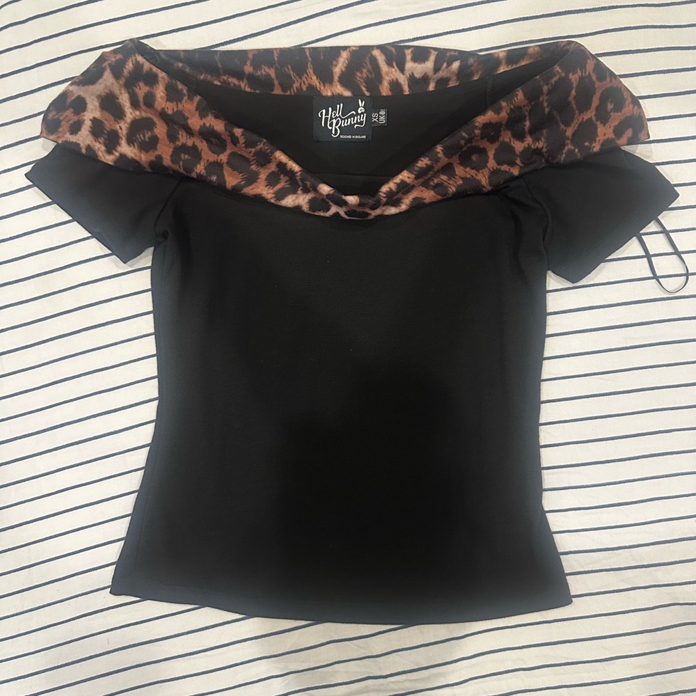 Hell Bunny Black Top with Leopard Print Collar - Picture 3 of 13